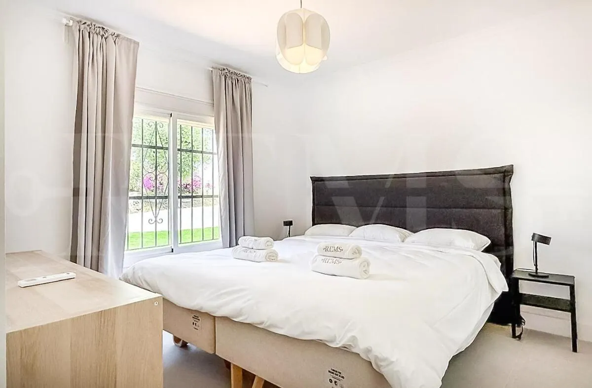 Chic Villa With Pool, Garden And Parking Rems Fuengirola Spanje